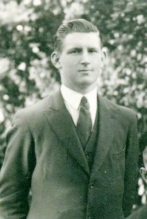 Donald S Wood (Prefect 1931).